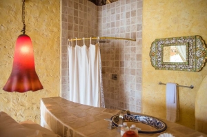 amor-boutique-hotel-besito-dulce-master-bathroom-luxury (1)